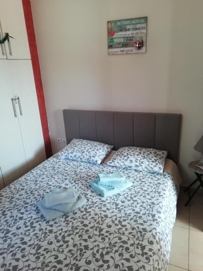 Airport Family House Appartement Artemida  Buitenkant foto
