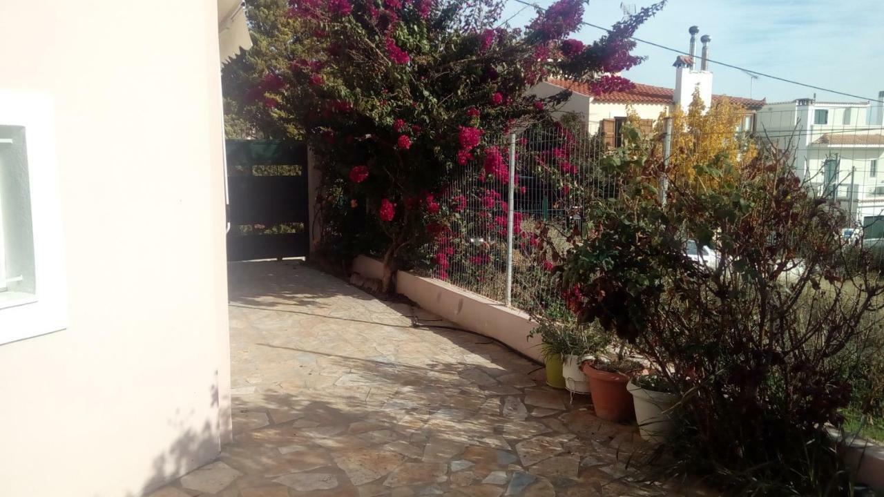 Airport Family House Appartement Artemida  Buitenkant foto